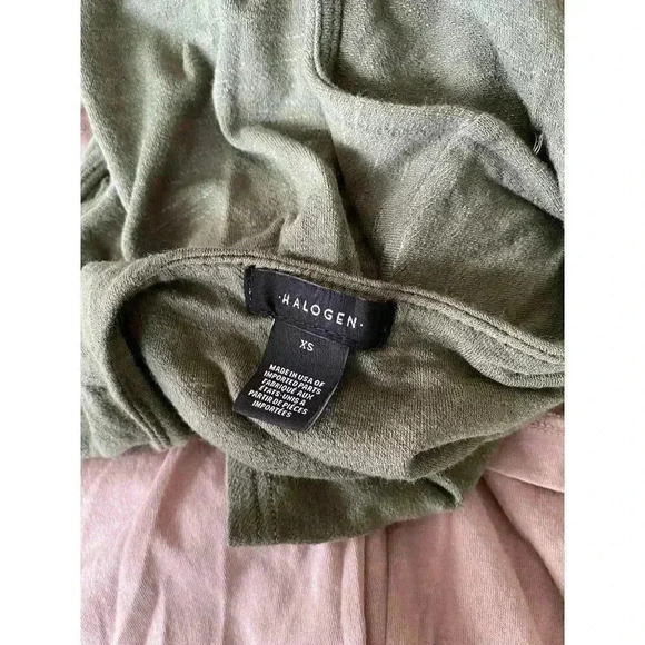 3/$25 Bundle of Women's Tee shirt-size XS - Picture 6 of 8